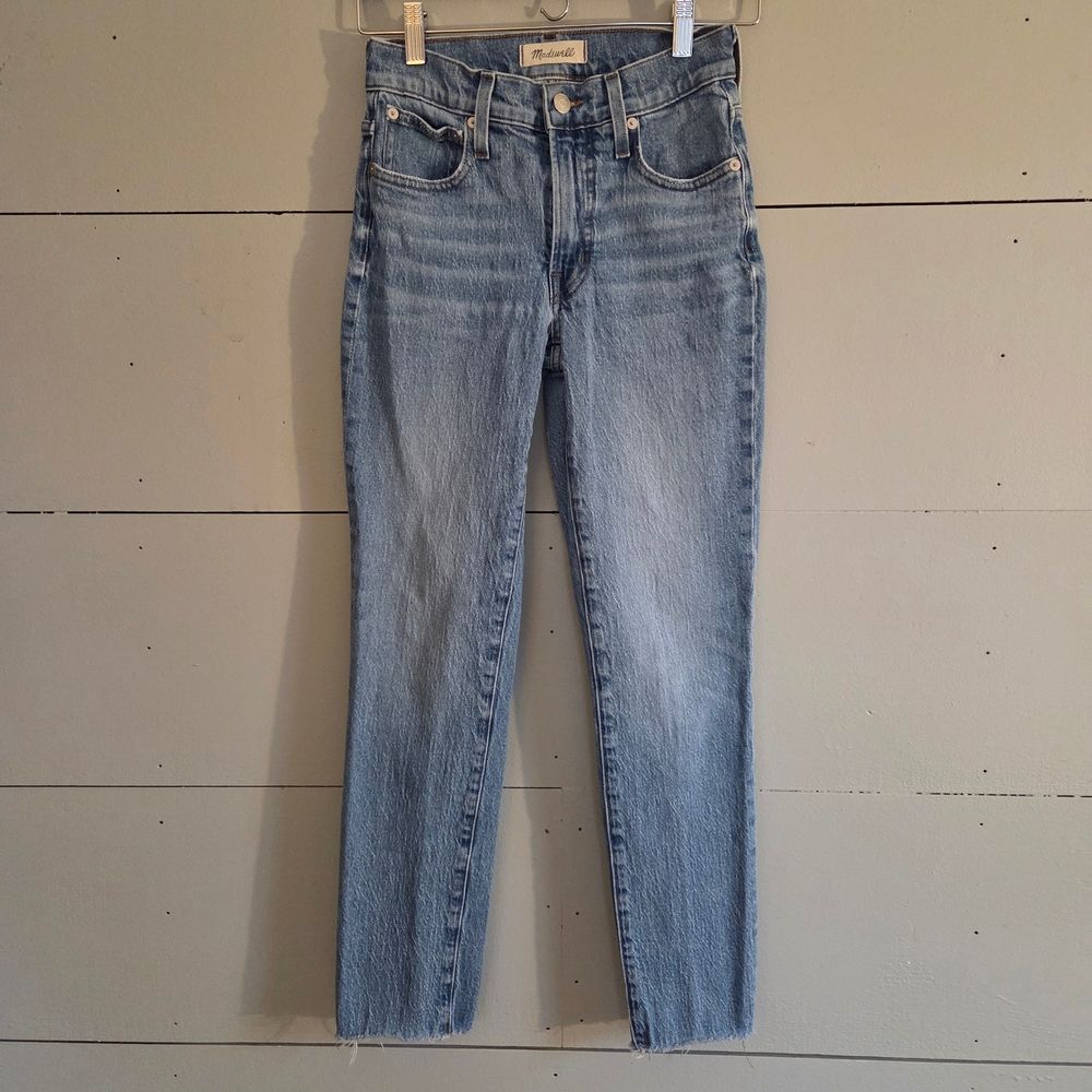 Madewell Straight Mid Rise Blue Light Wash Distressed Raw Hem Denim Women Sz 23